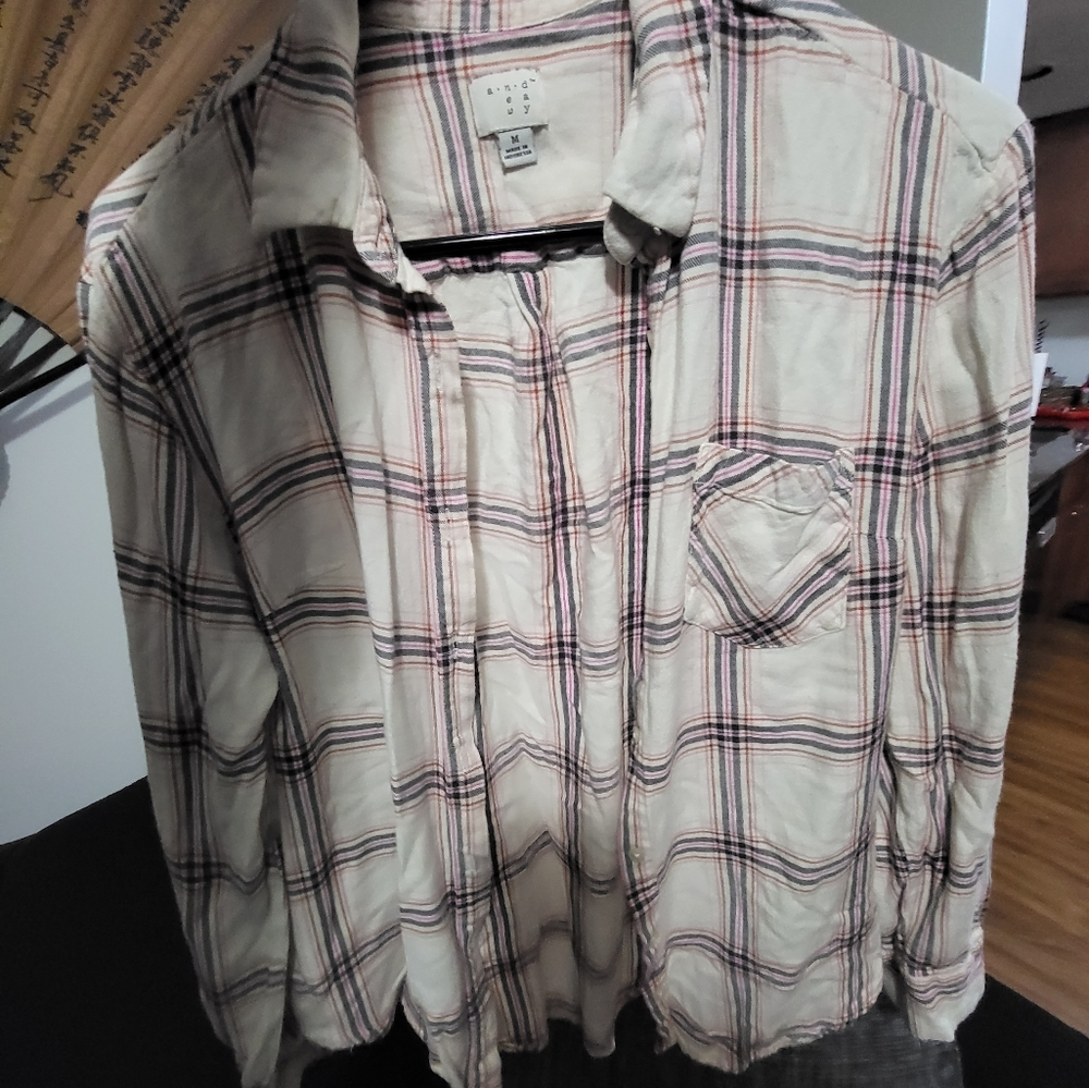 Button up - Picture 4 of 4
